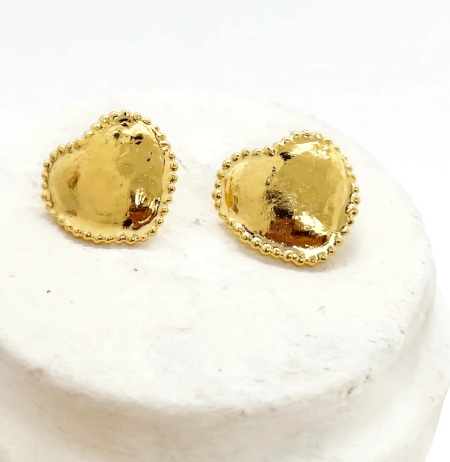 Elise Tsikis Cetica boucles d'oreilles coeur doré