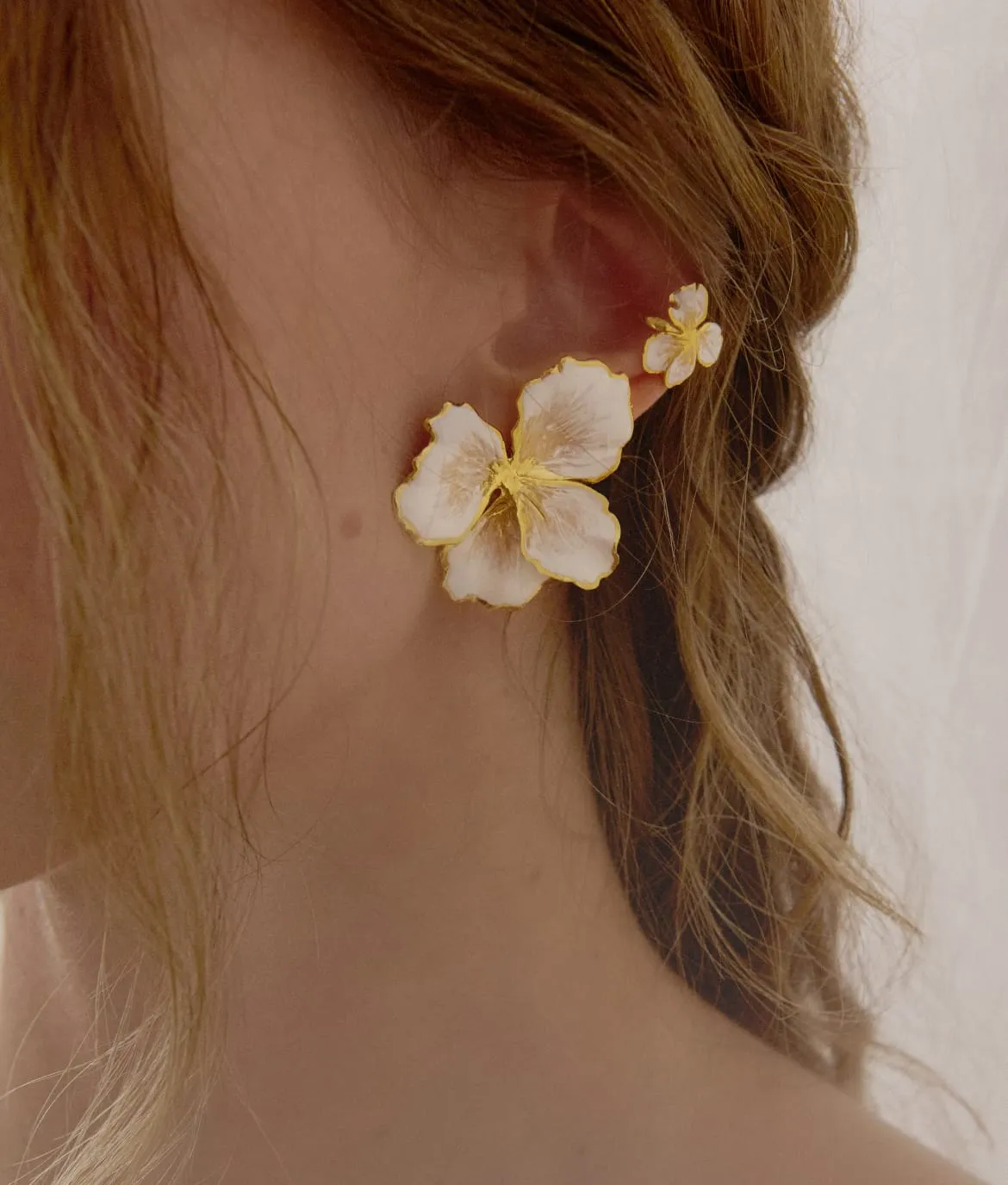 Elise Tsikis Myli earcuff fleur émaillée sans perçage