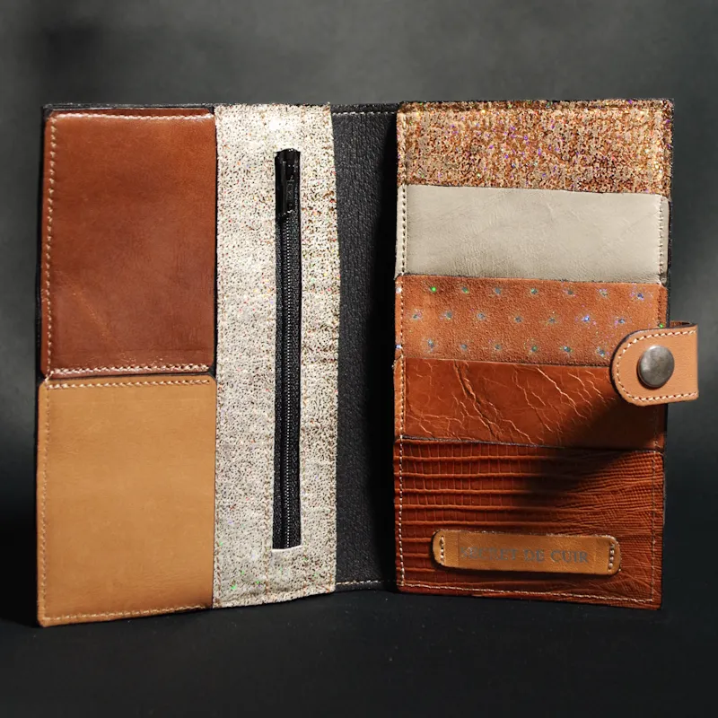 Secret de Cuir PM portefeuille cuir bouton doré