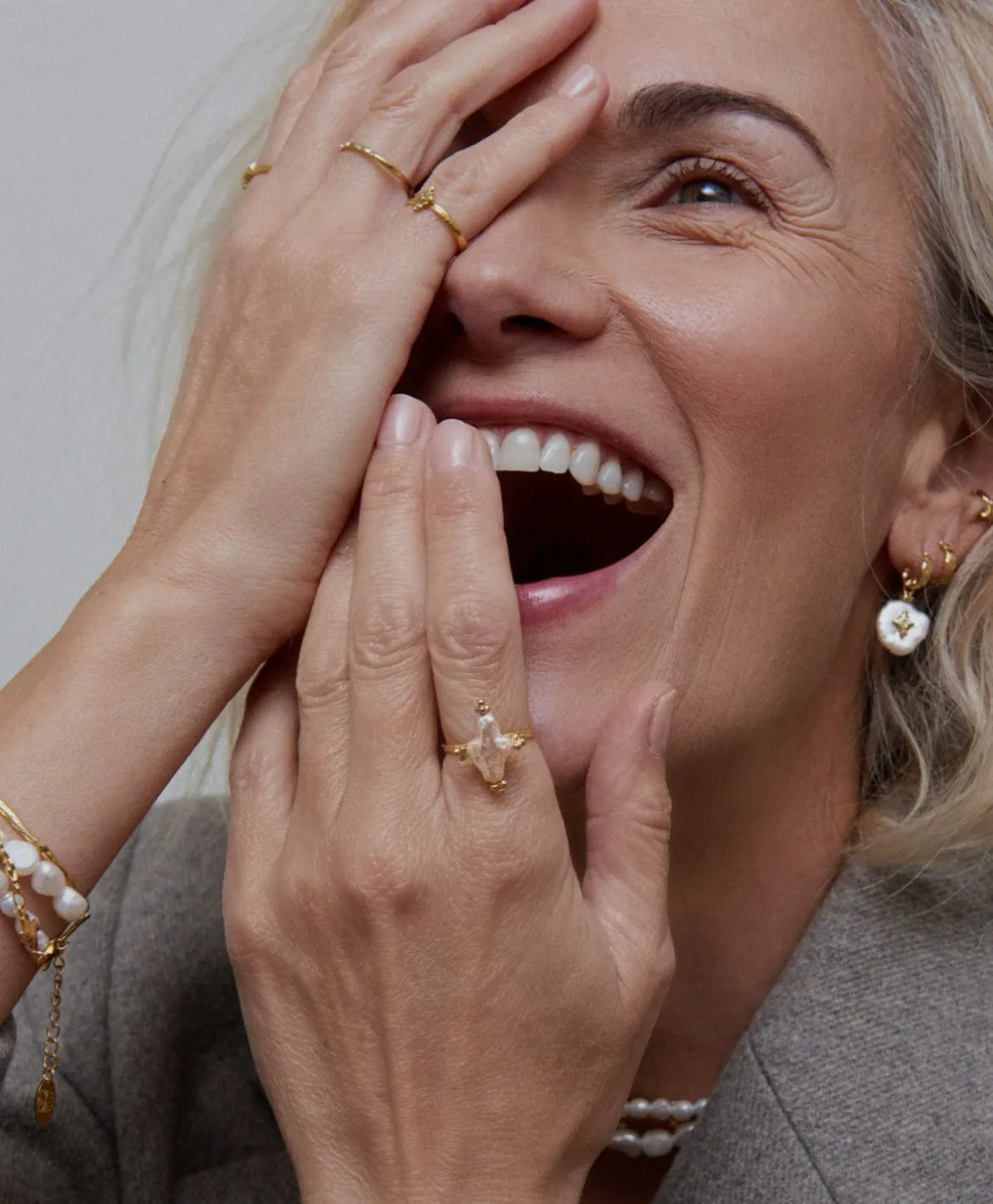 Elise Tsikis Nimasis bague ajustable perle croix