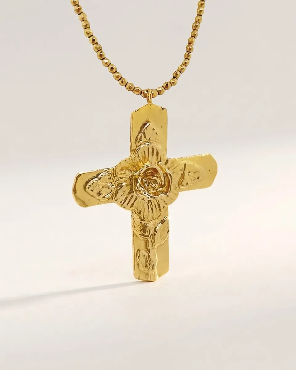 Elise Tsikis Itza collier croix dorée perles 47 cm