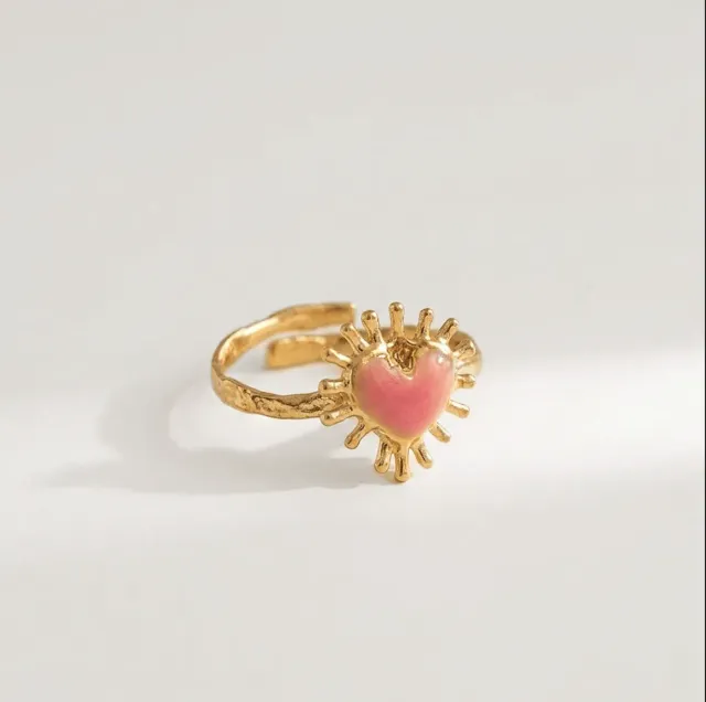Elise Tsikis Octobre Rose Santissima bague coeur rose