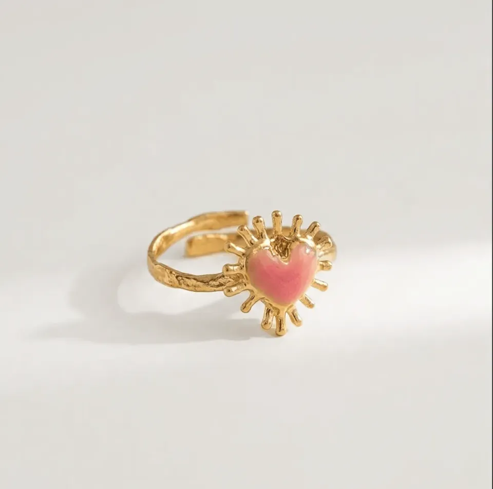 Elise Tsikis Octobre Rose Santissima bague coeur rose