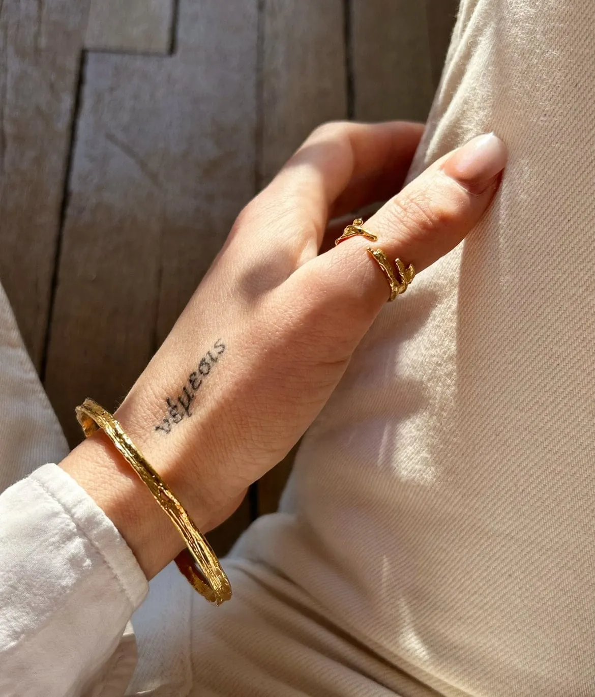 Elise Tsikis Kota bague texturée réglable or jaune
