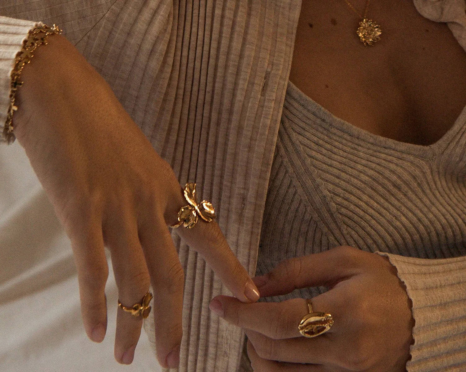 Elise Tsikis Pensée Medium bague fleur or jaune