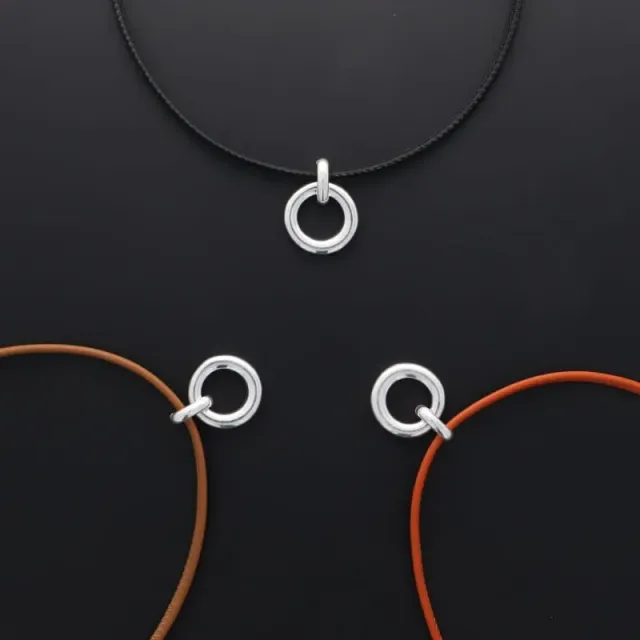 Secret de Cuir N°38 ras de cou cuir pendentif bouée