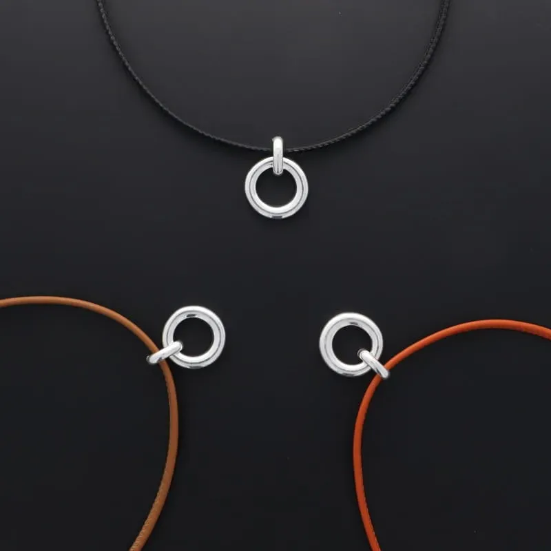 Secret de Cuir N°38 ras de cou cuir pendentif bouée