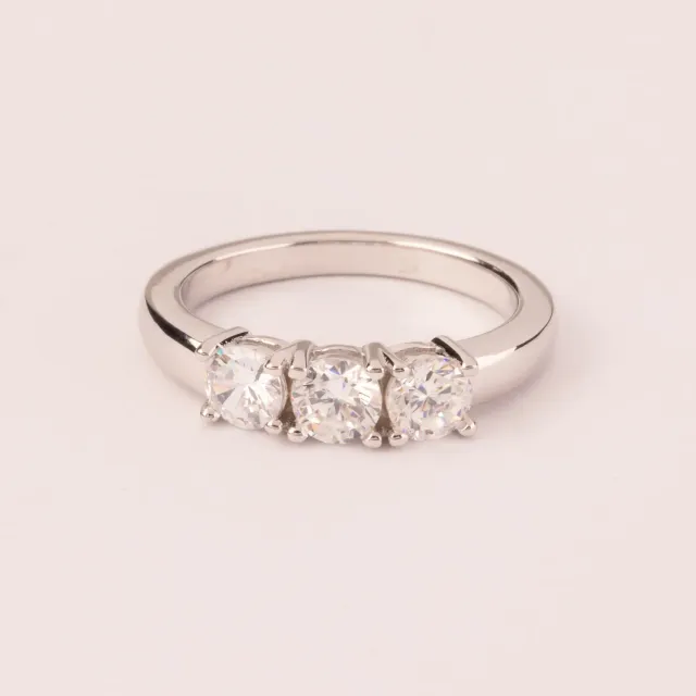 Ultima Edizione trilogy classique 4.5 mm bague trois pierres