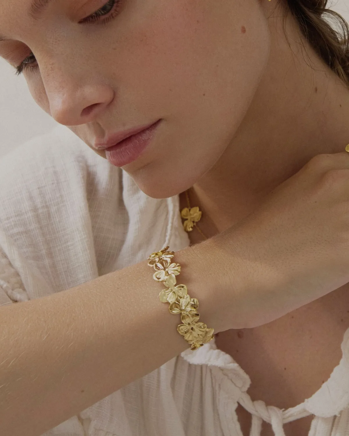 Elise Tsikis Antikyra bracelet fleurs réglable