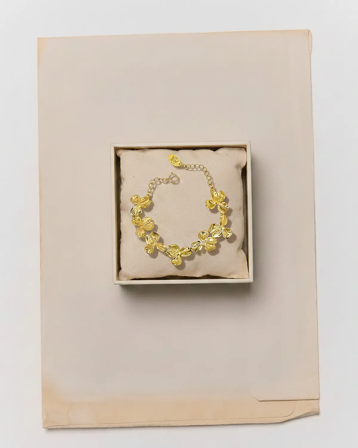 Elise Tsikis Kallisti bracelet fleurs doré