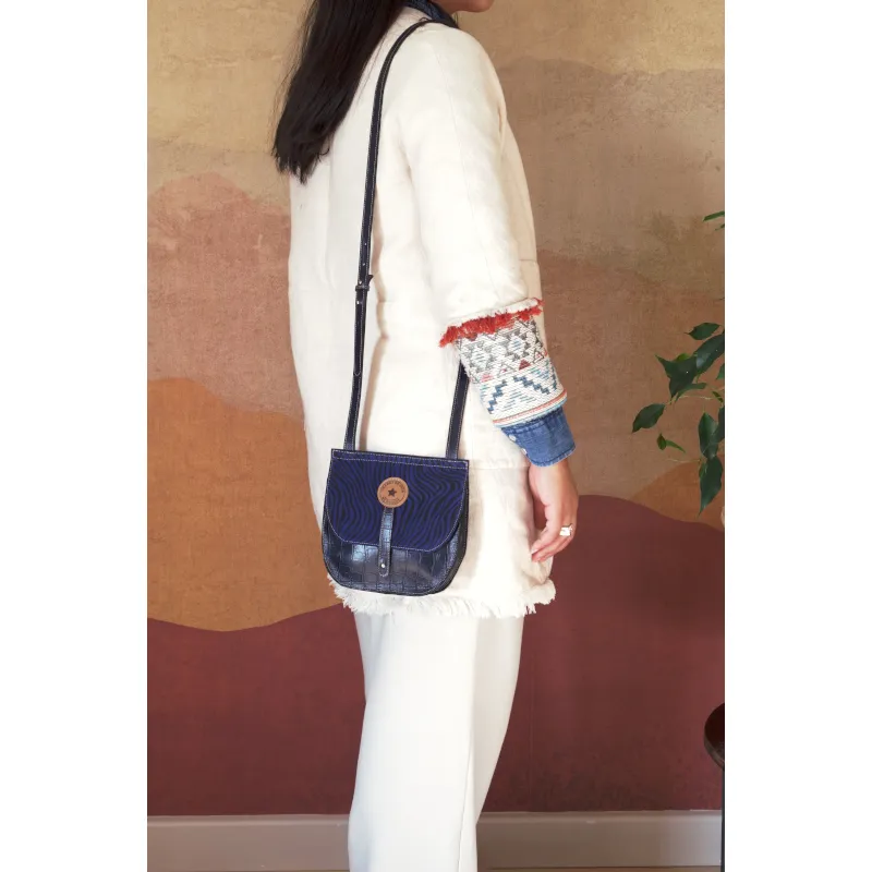 Secret de Cuir Besace marine rabat zèbre cuir 18 cm