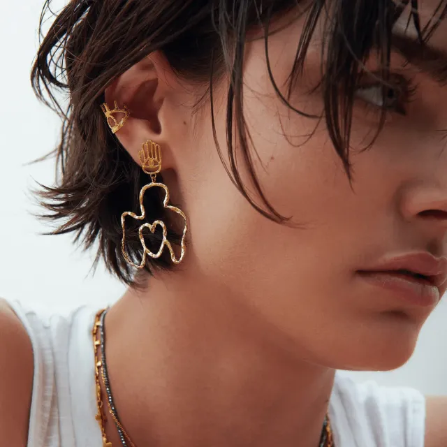 Elise Tsikis Cuerpomano boucles ange dorées