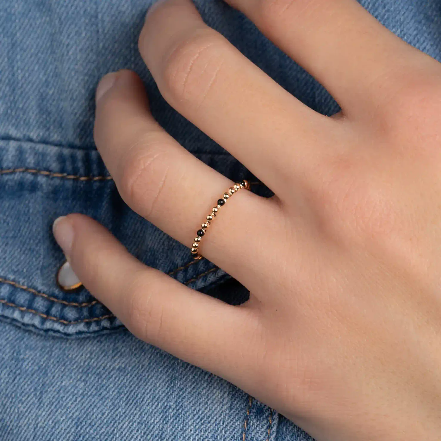 Oriana France bague fine perlée laque noire plaqué or