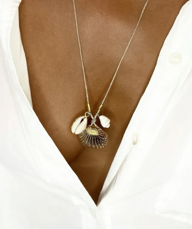 Elise Tsikis Samos collier coquillages cordon 50 cm