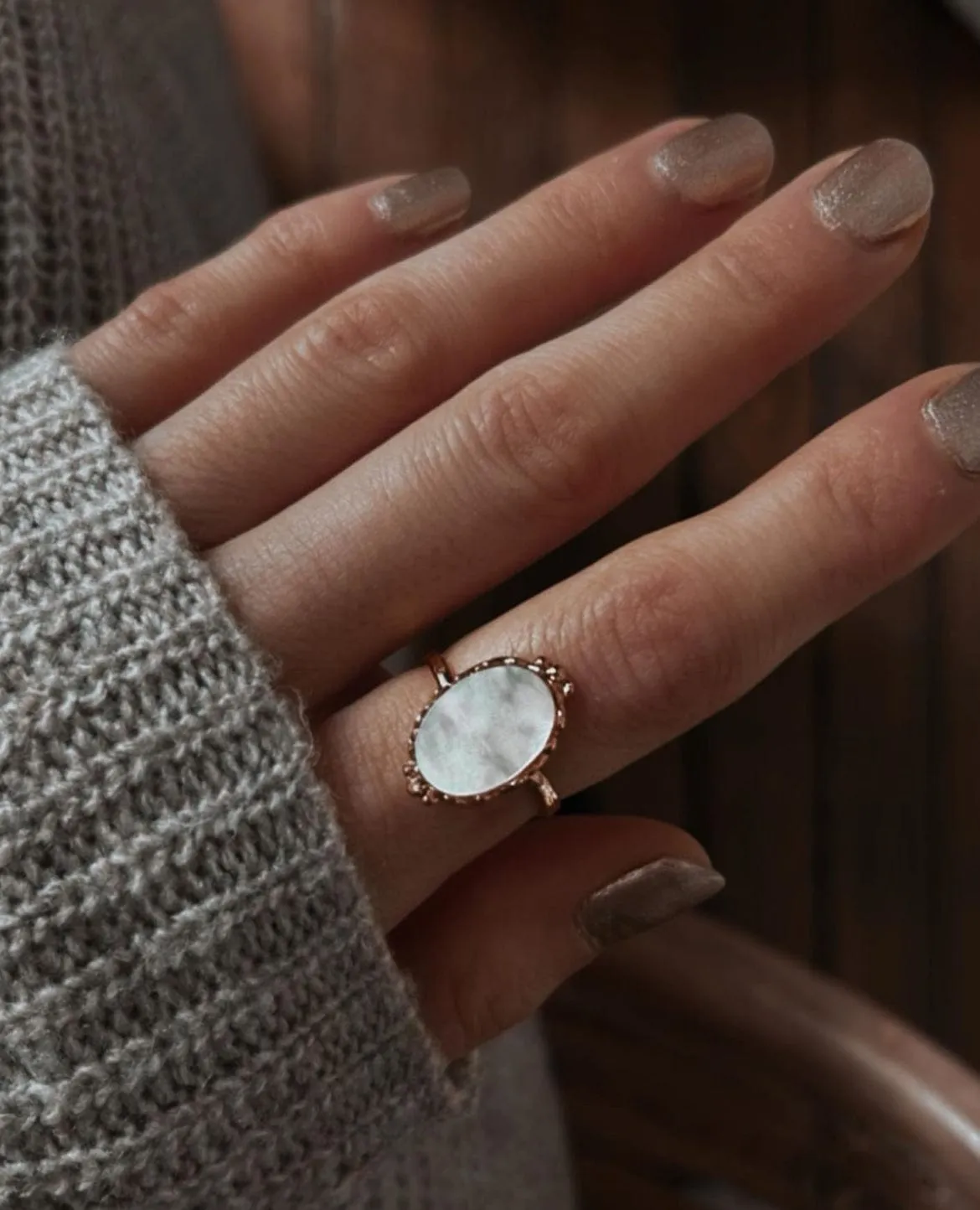 Elise Tsikis Ligari bague réglable nacre blanche