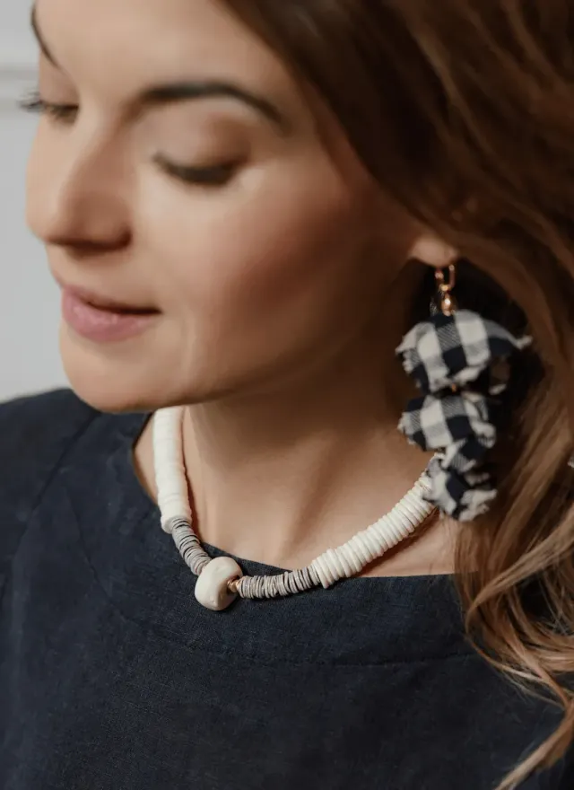 Elise Tsikis Galatas Vichy boucles d'oreilles coton