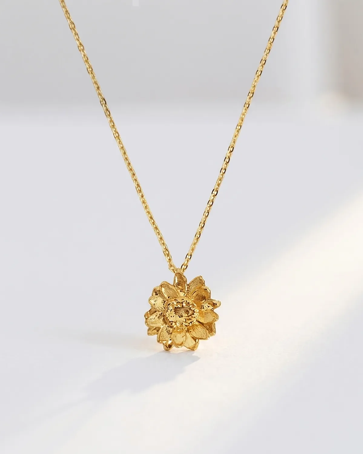 Elise Tsikis Oydes collier fleur or jaune