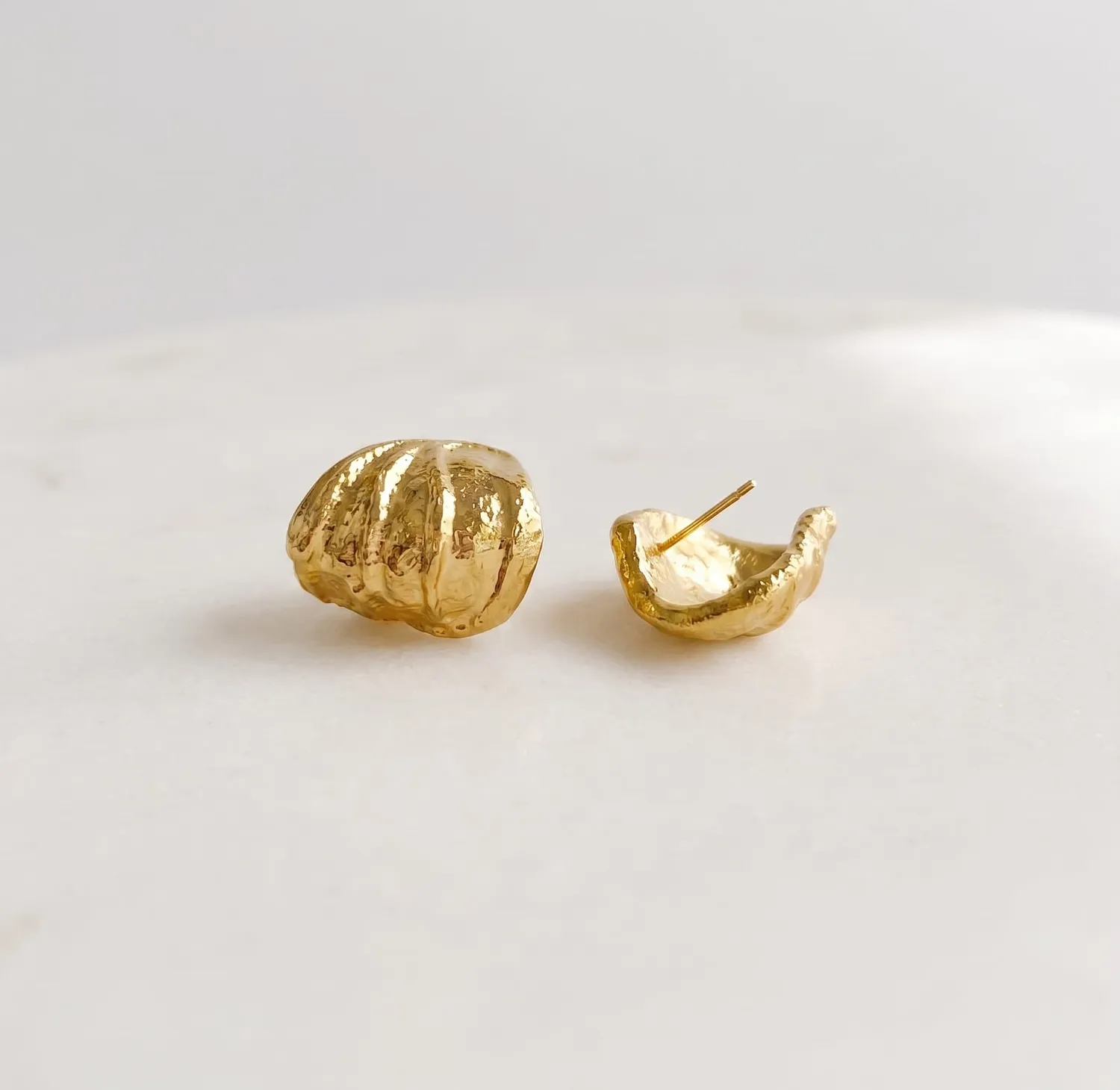 Elise Tsikis Vasto boucles d'oreilles puces or jaune