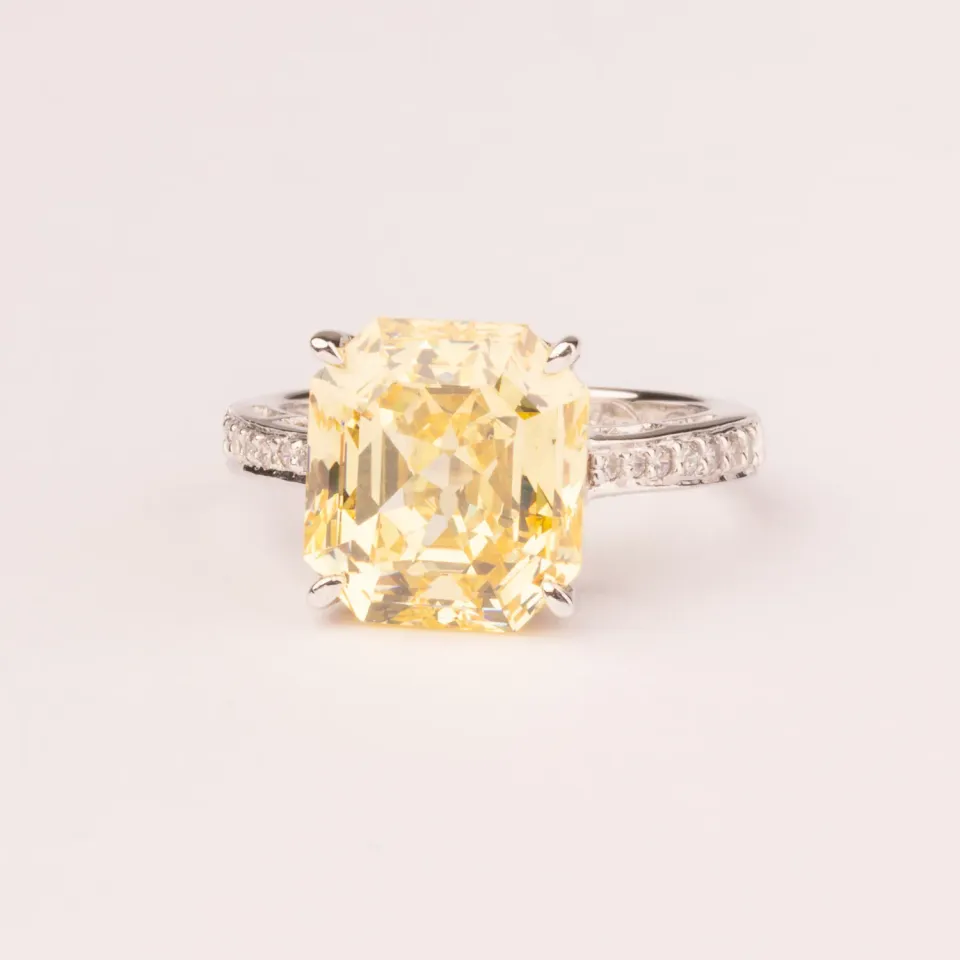 Ultima Edizione Solitario bague émeraude zircone