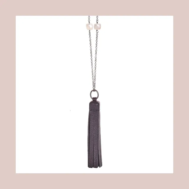 Lorella Tamberi Canal Tassel collier pompon cuir calcédoine 87cm