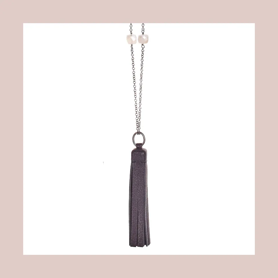 Lorella Tamberi Canal Tassel collier pompon cuir calcédoine 87cm