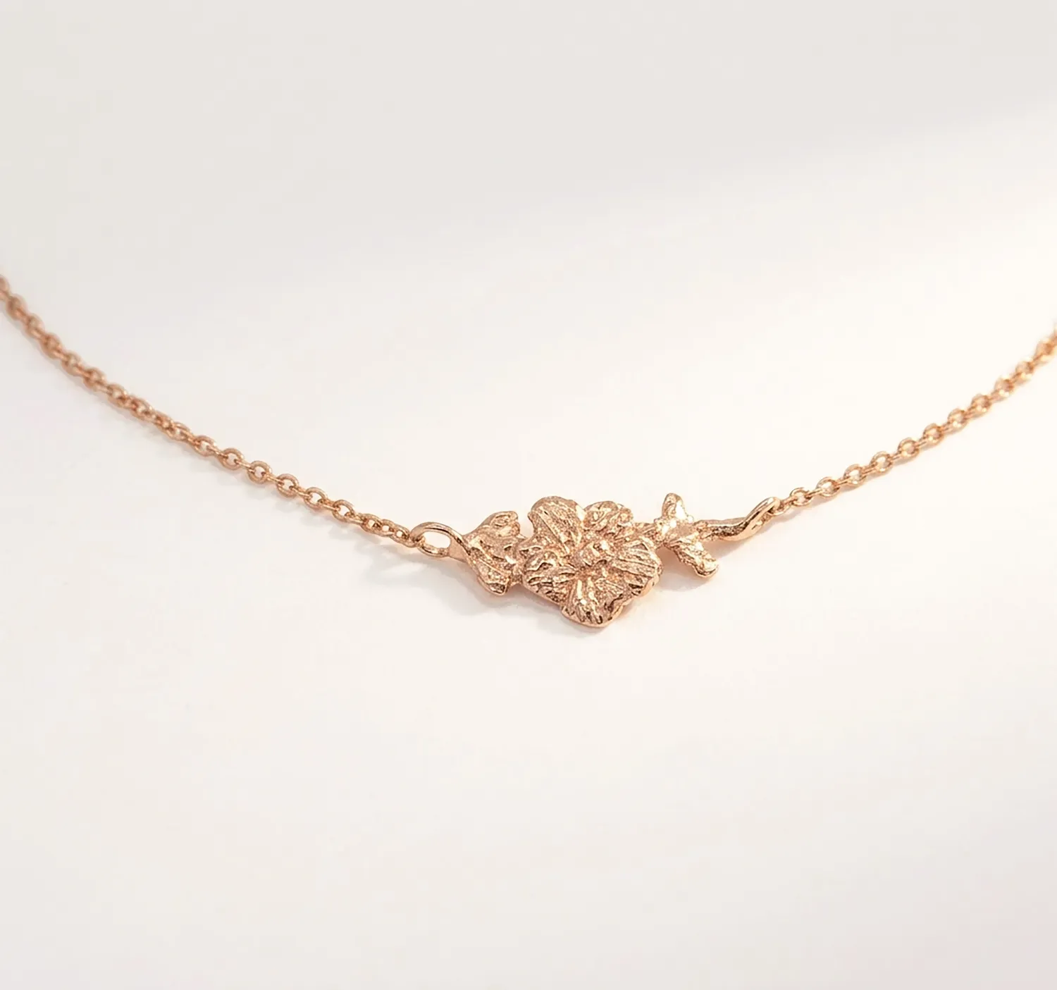 Elise Tsikis Fagonie collier fleur or jaune 40 cm