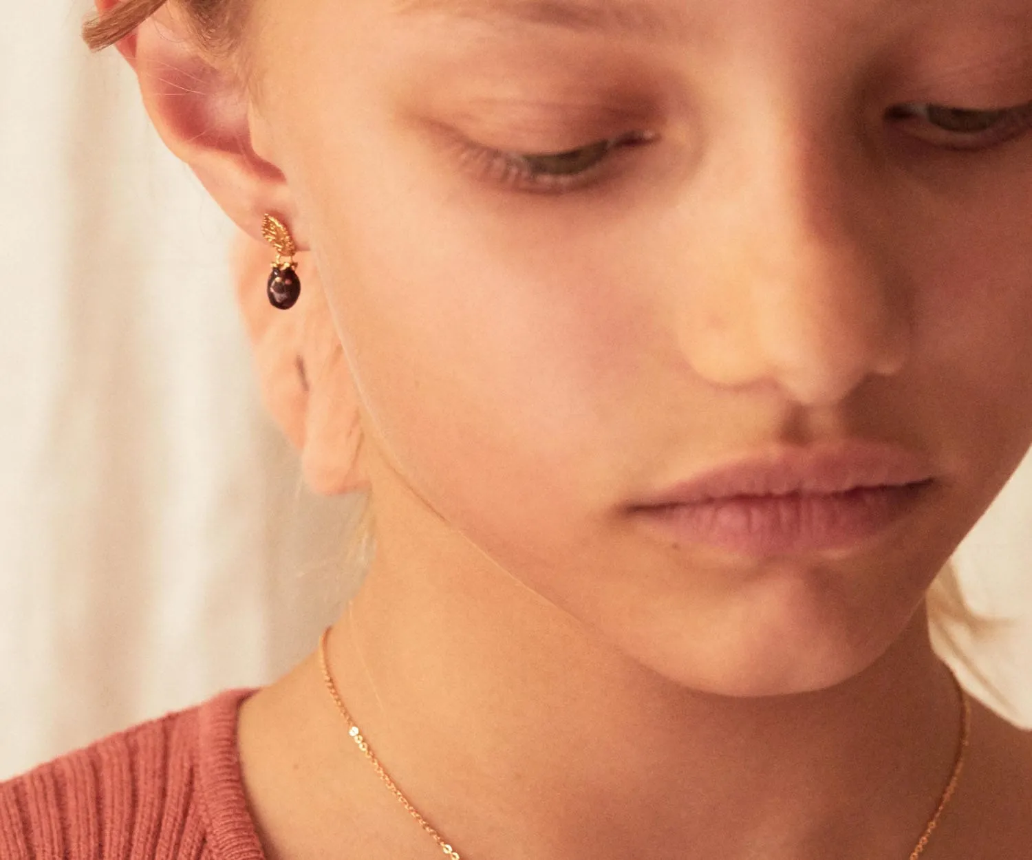 Elise Tsikis Nolina boucles d’oreilles feuille doré