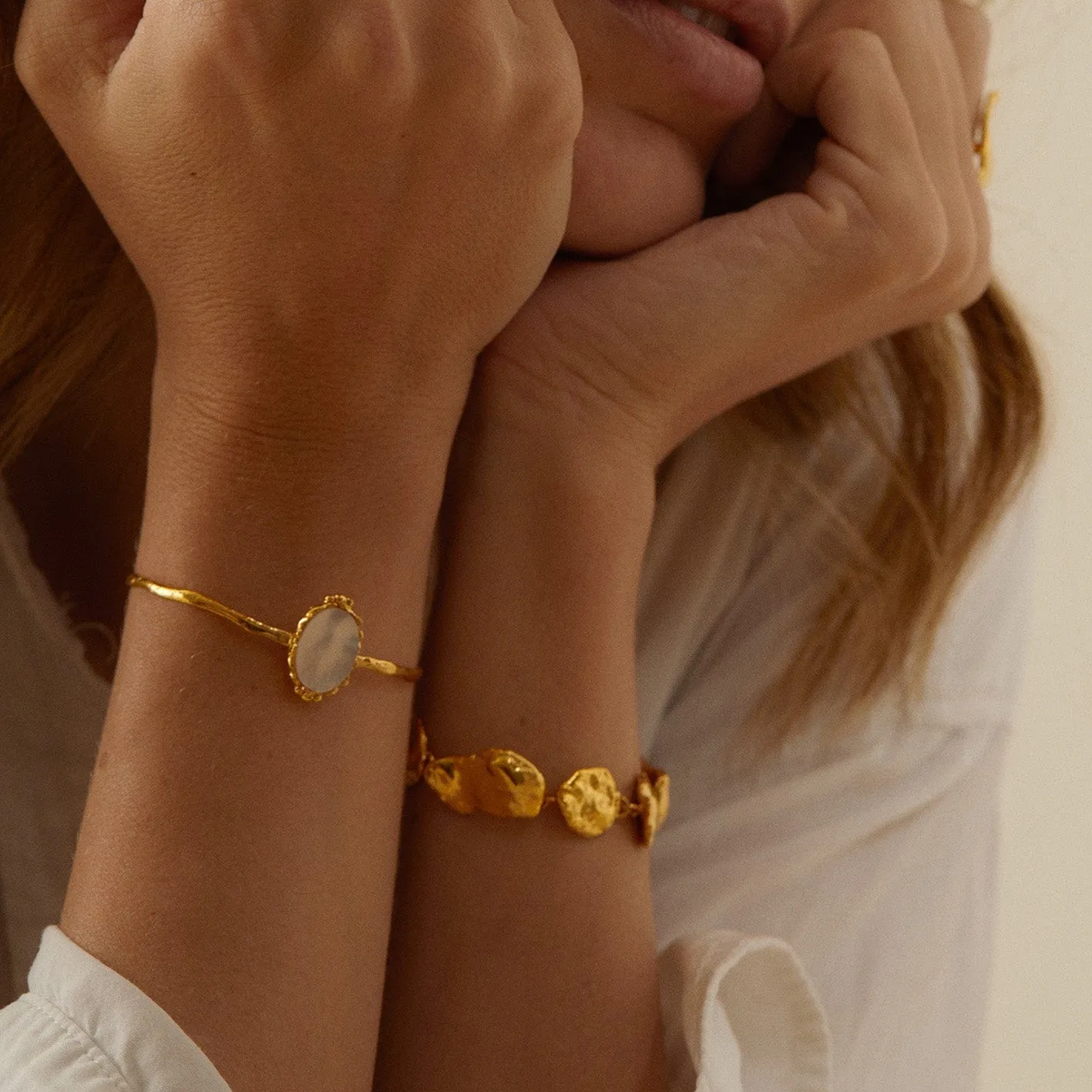 Elise Tsikis Nonas bracelet doré perles martelées