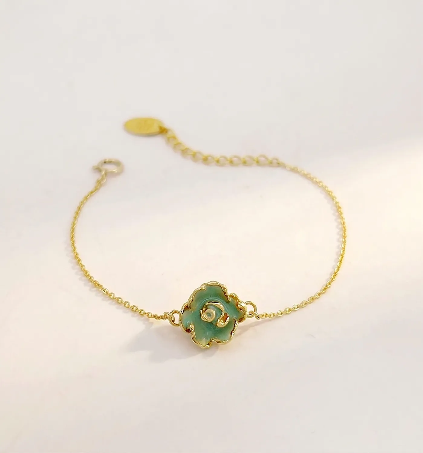 Elise Tsikis Ermioni bracelet chaîne fleur émaillée