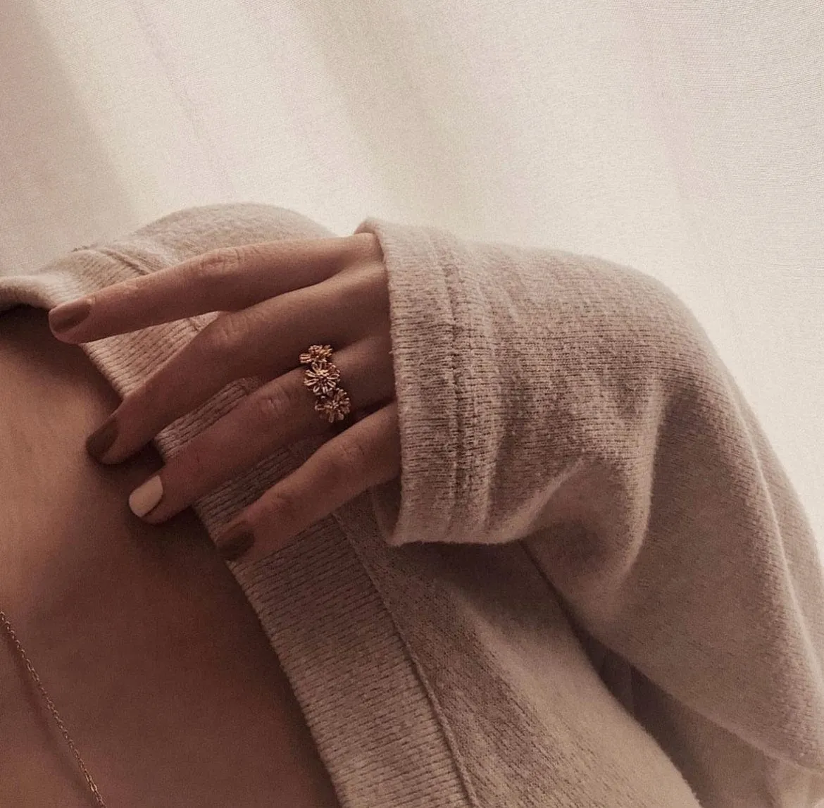 Elise Tsikis Marguerite Triple bague or jaune réglable