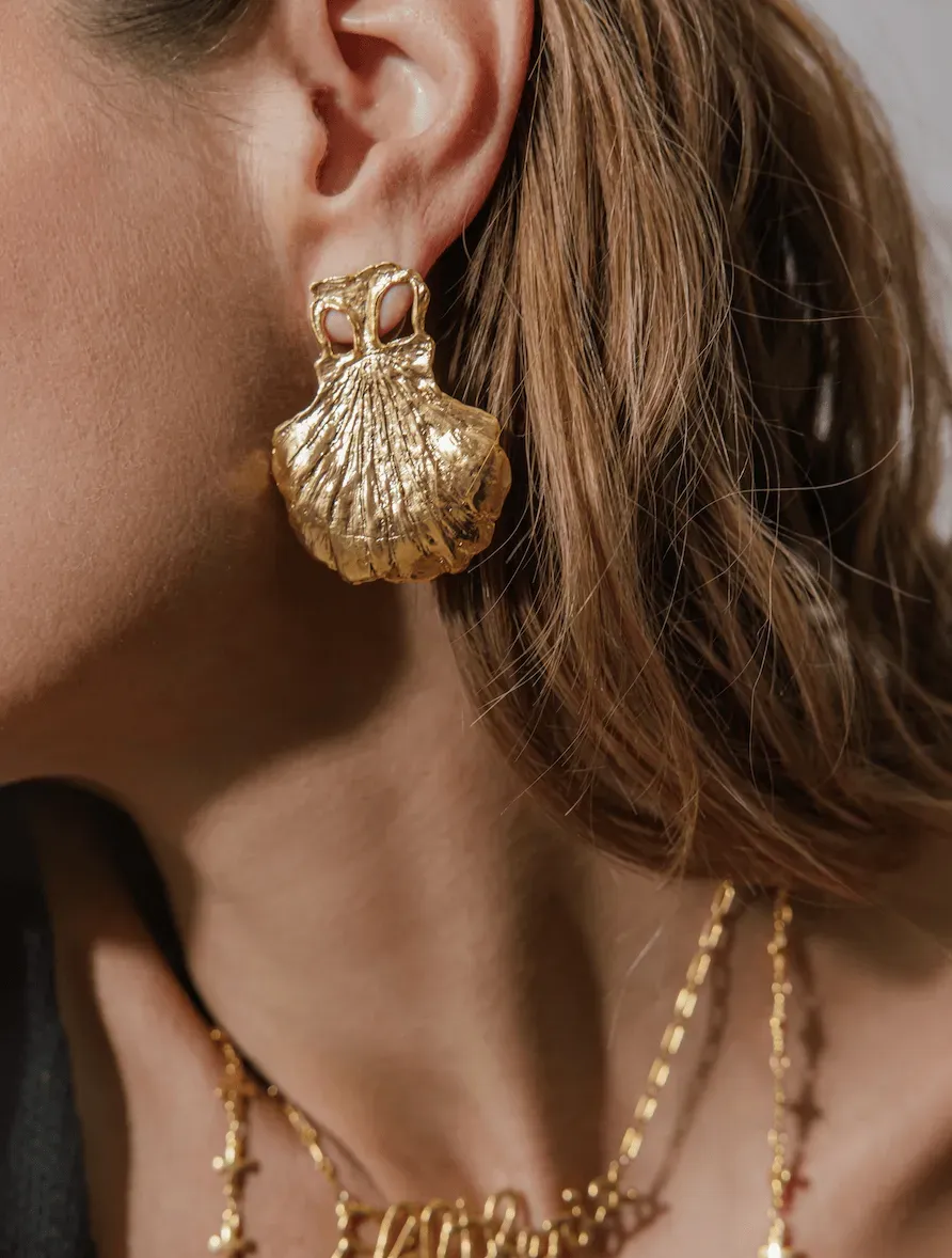 Elise Tsikis Kokhili boucles d'oreilles sculptées doré