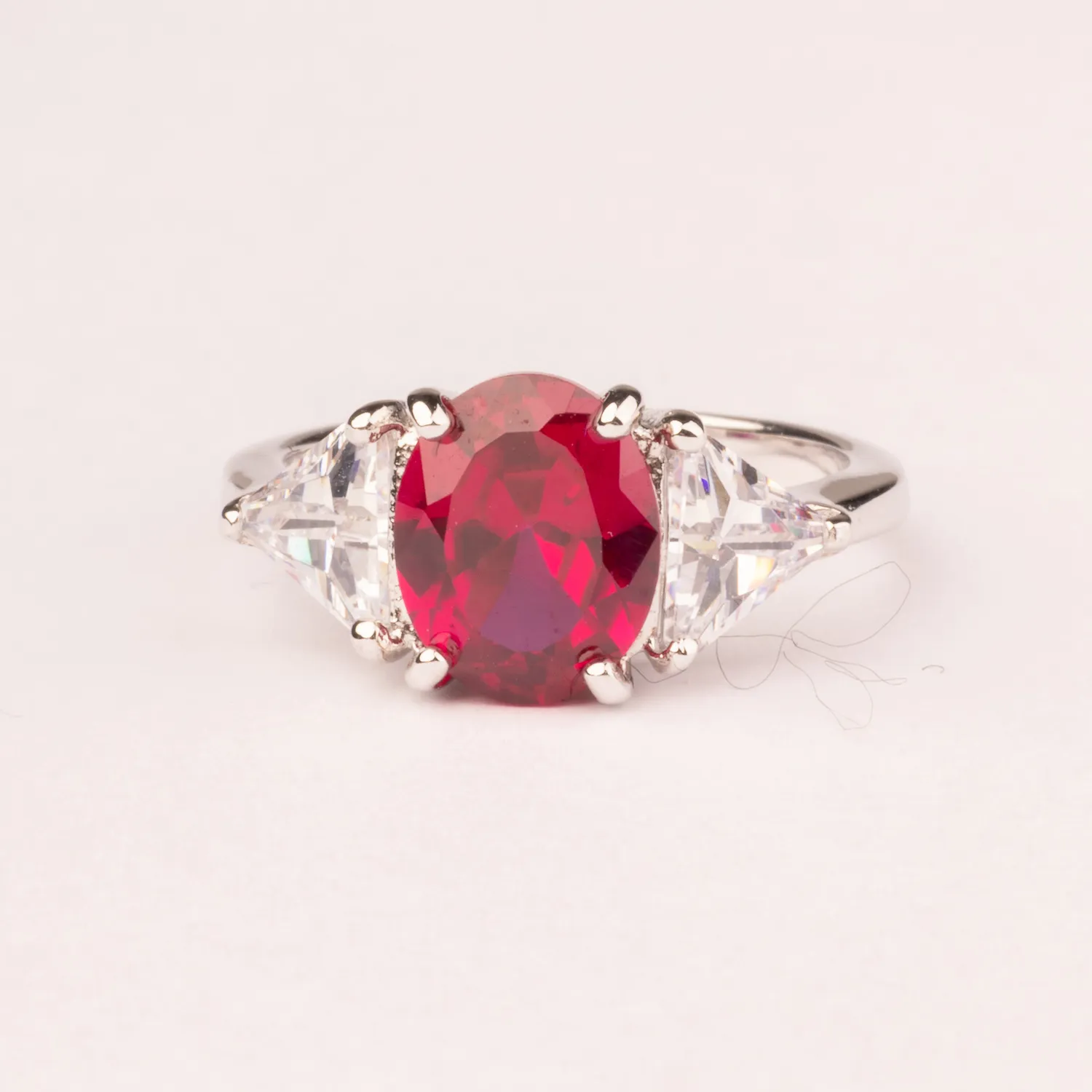 Ultima Edizione bague zircon ovale coloré 7x10 mm