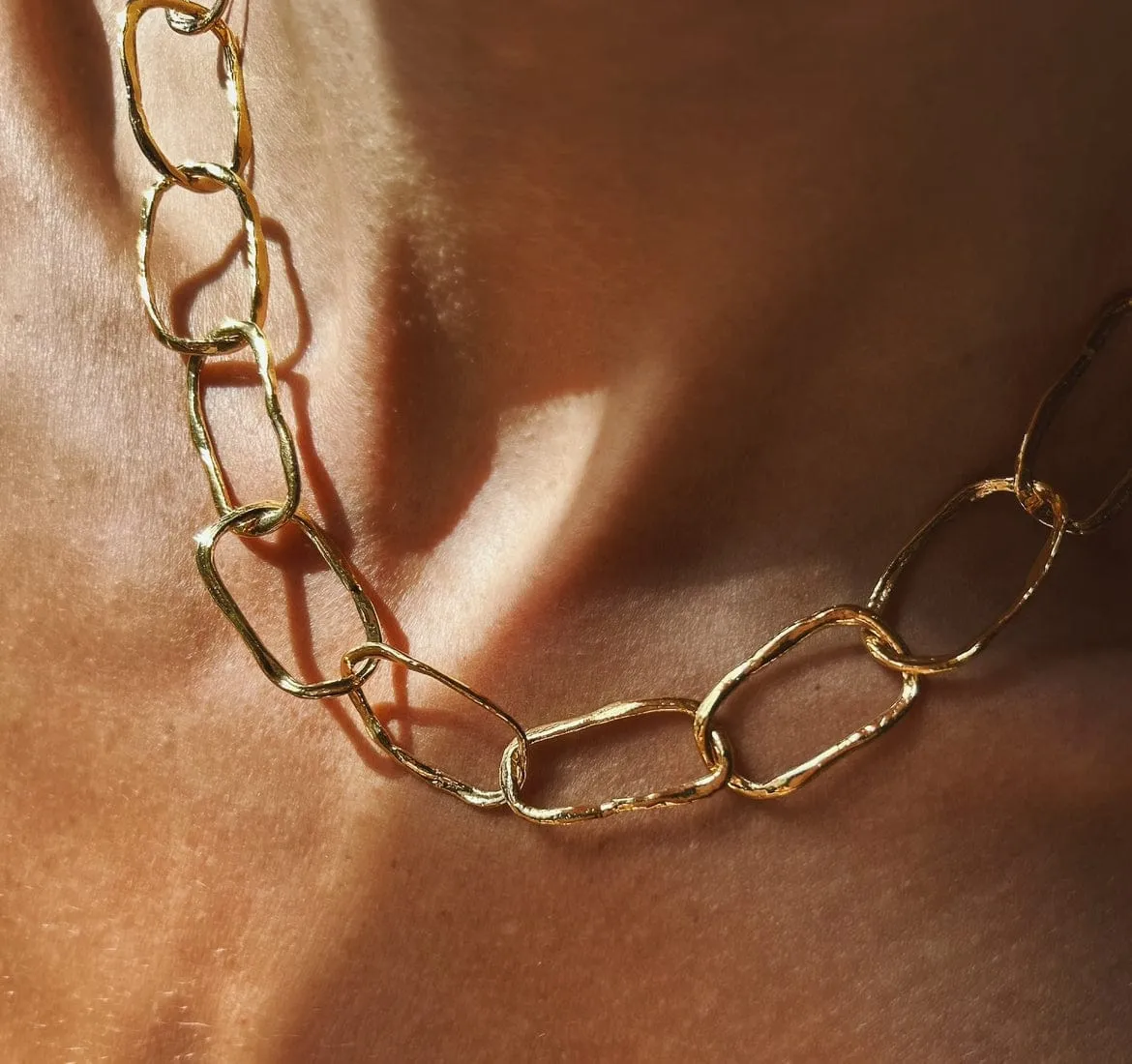Elise Tsikis Epure collier Pia mailles or jaune 36 cm