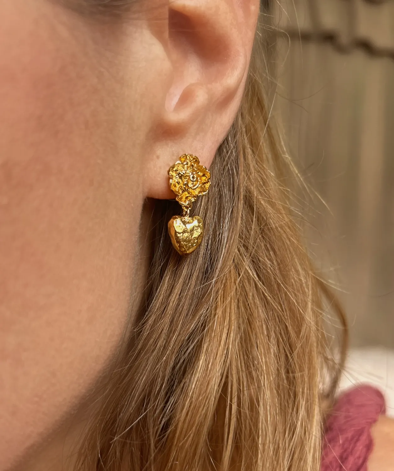 Elise Tsikis Karvina boucles d’oreilles fleur cœur doré