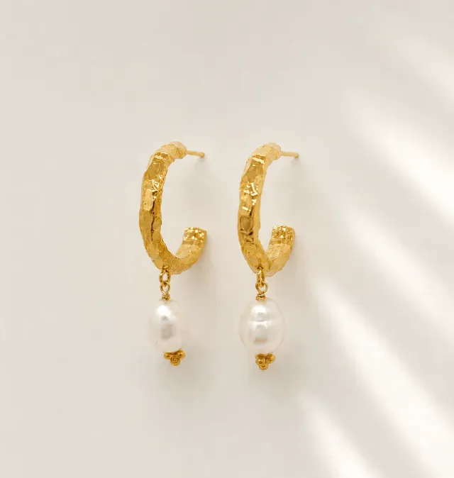 Elise Tsikis Amani boucles d’oreilles créoles perle d’eau douce