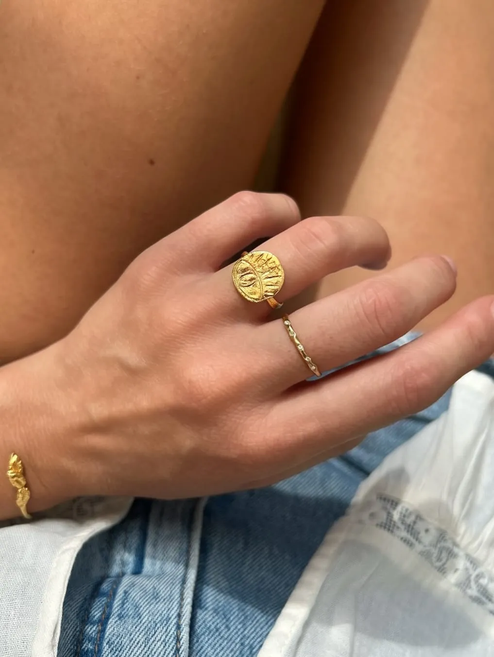 Elise Tsikis Drama bague œil dorée ajustable