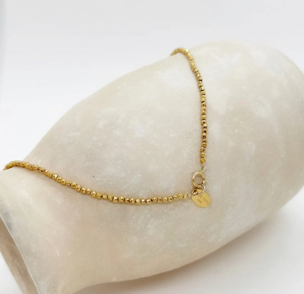 Elise Tsikis Itza collier croix dorée perles 47 cm