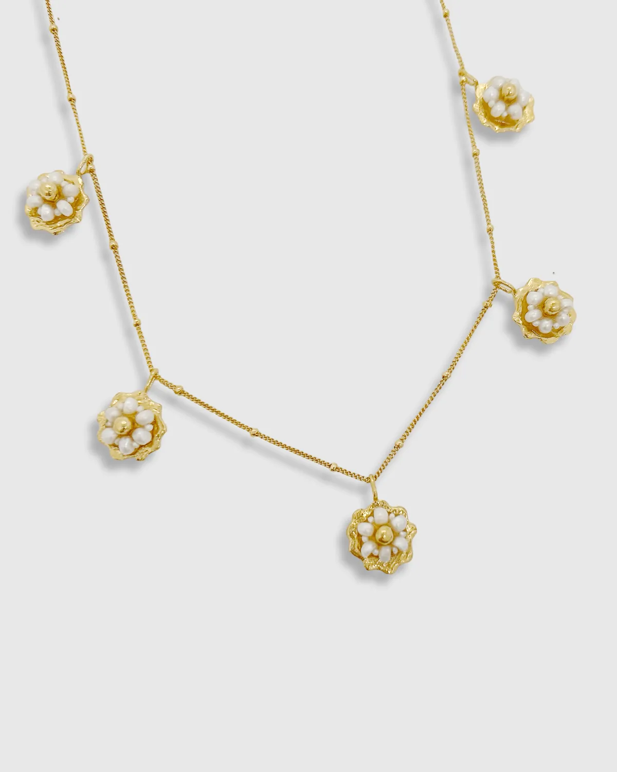 Elise Tsikis Ikaria Kioni collier fleurs nacre