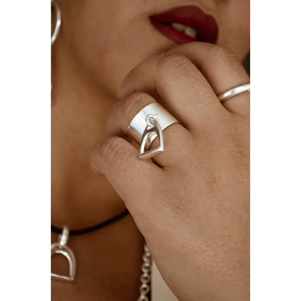 Secret de Cuir N°113 bague étrier plaqué argent réglable