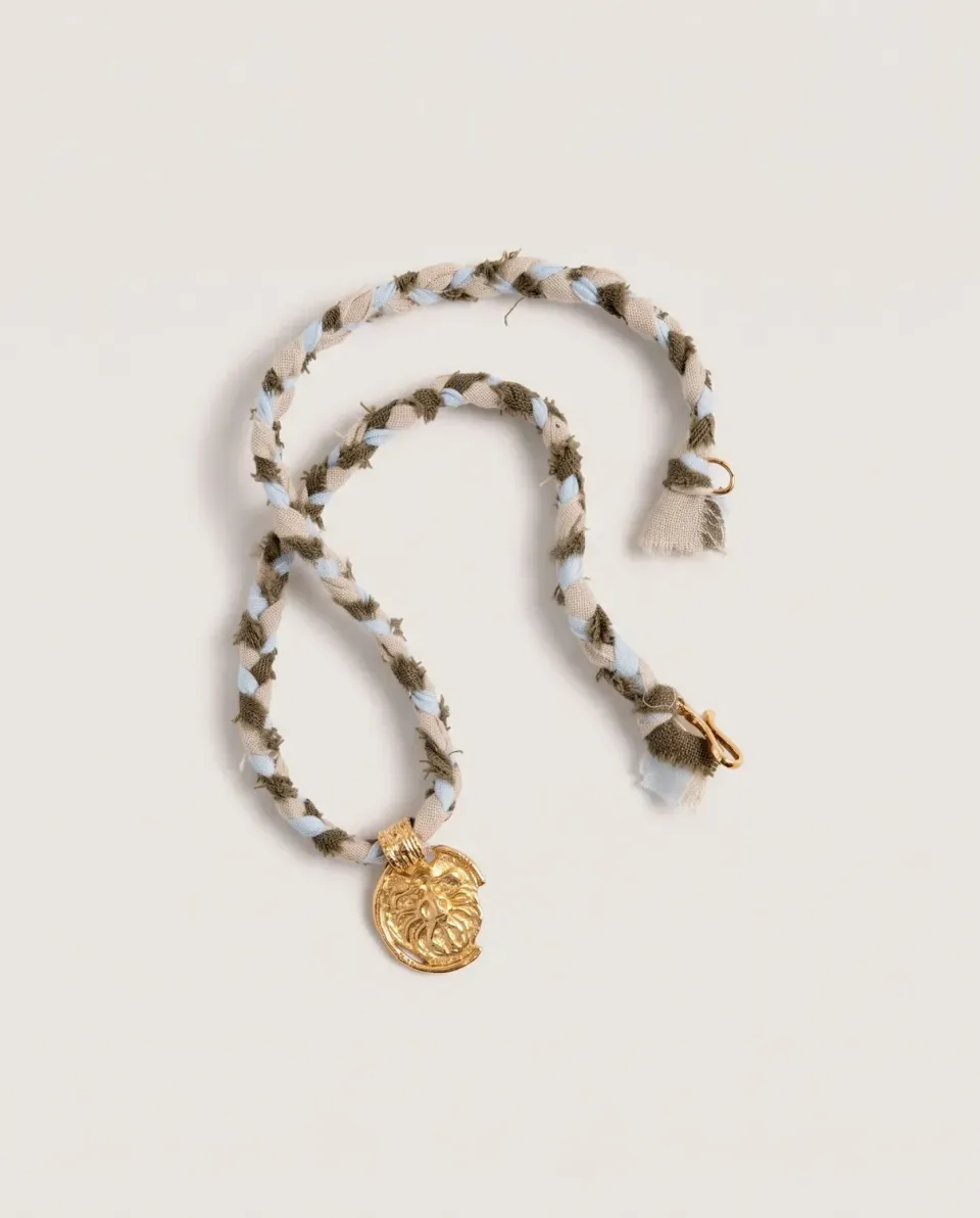 Elise Tsikis Ioannis bleu collier perles naturelles