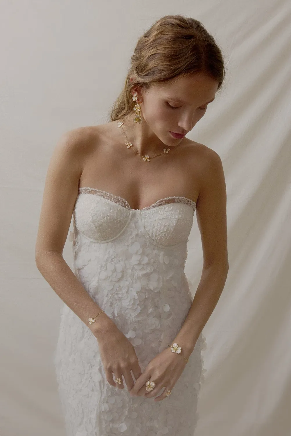 Elise Tsikis Eunoia bracelet doré fleur émaillée
