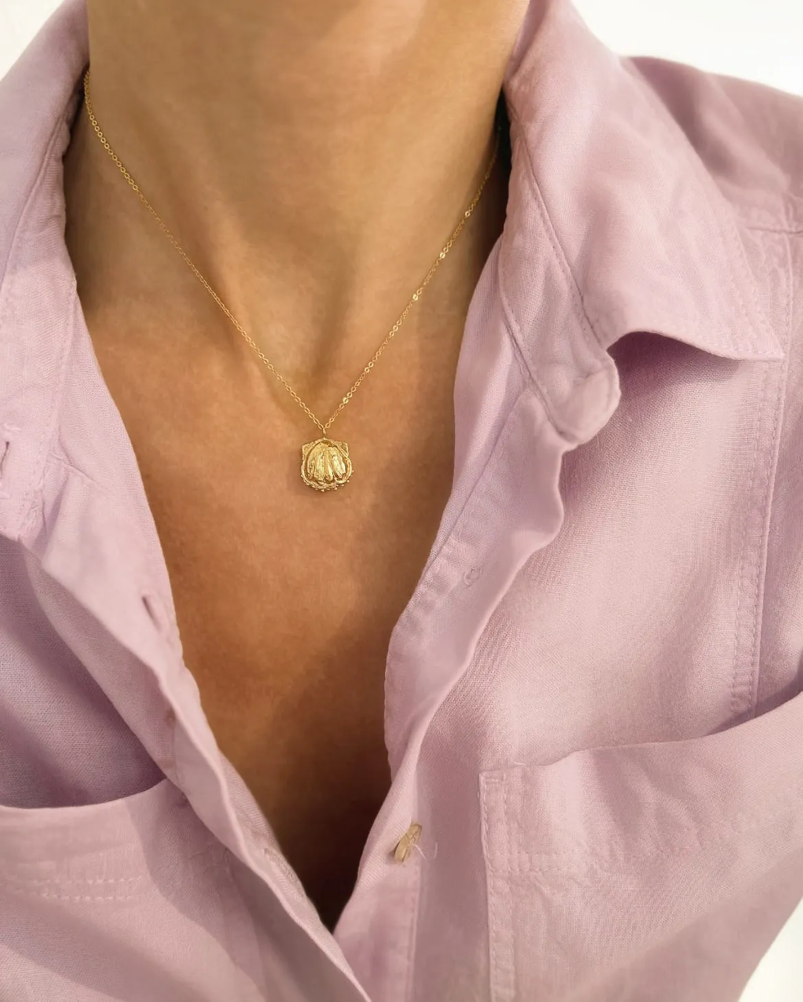 Elise Tsikis Nepti collier coquillage or jaune femme