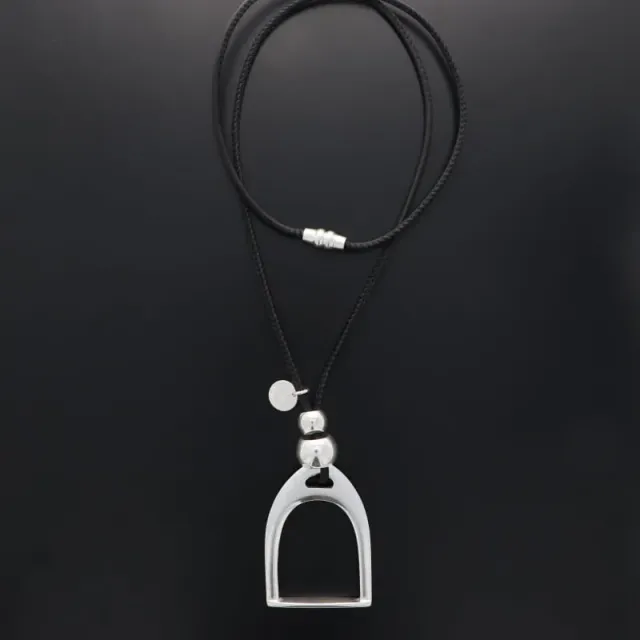 Secret de Cuir N°273 sautoir cuir étrier noir argenté