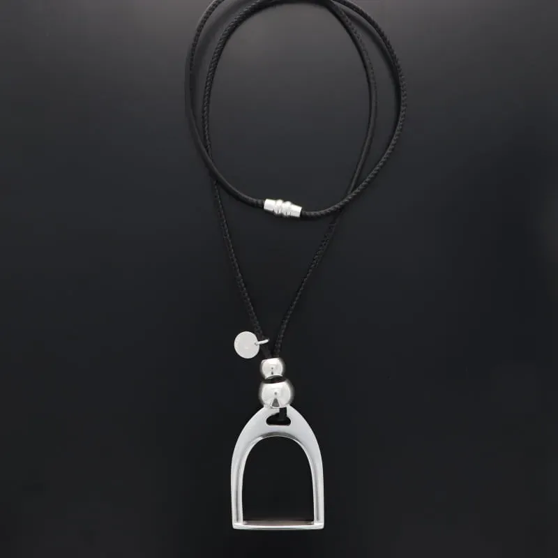 Secret de Cuir N°273 sautoir cuir étrier noir argenté