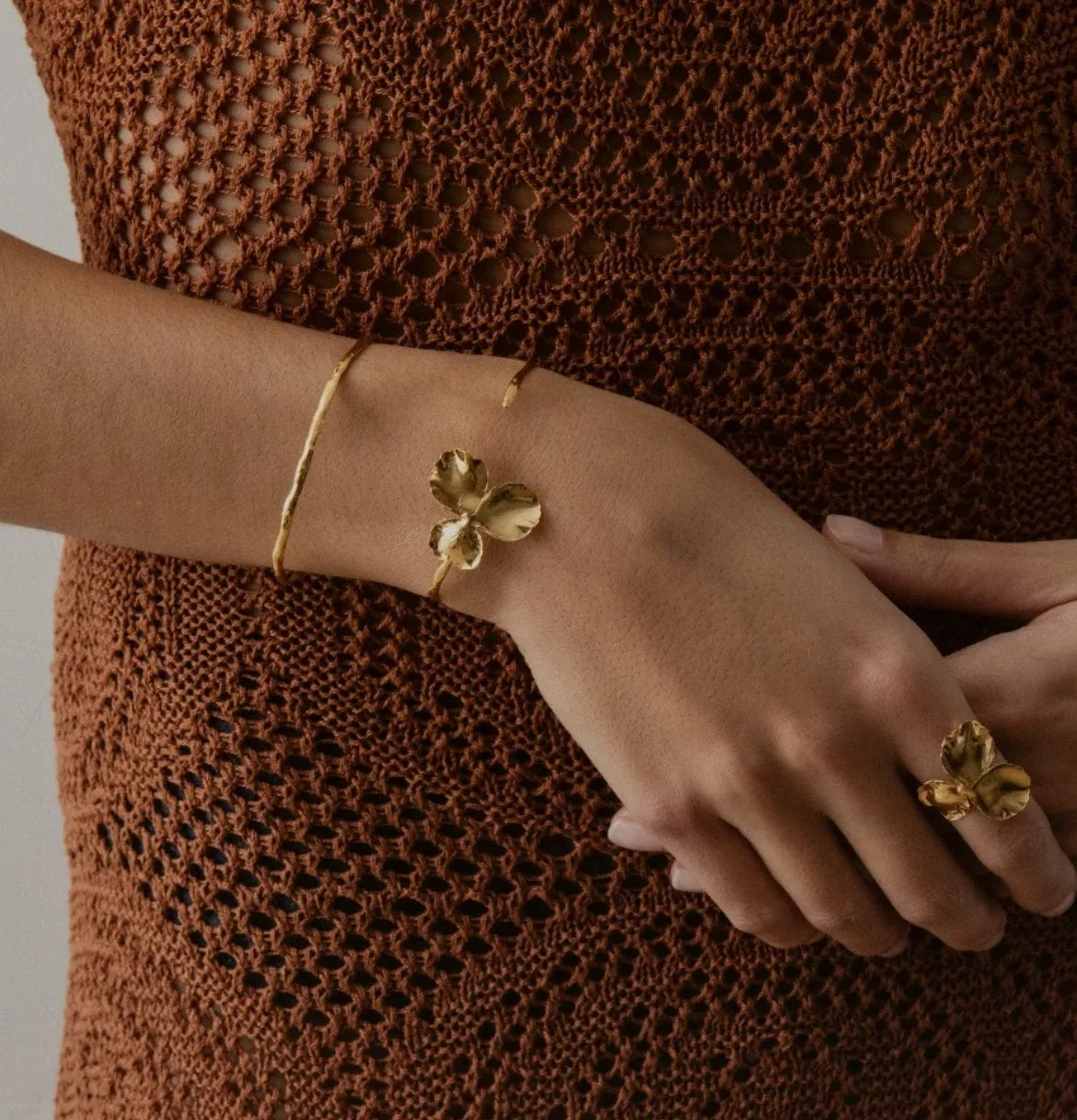 Elise Tsikis Pensée jonc bracelet or jaune ajustable