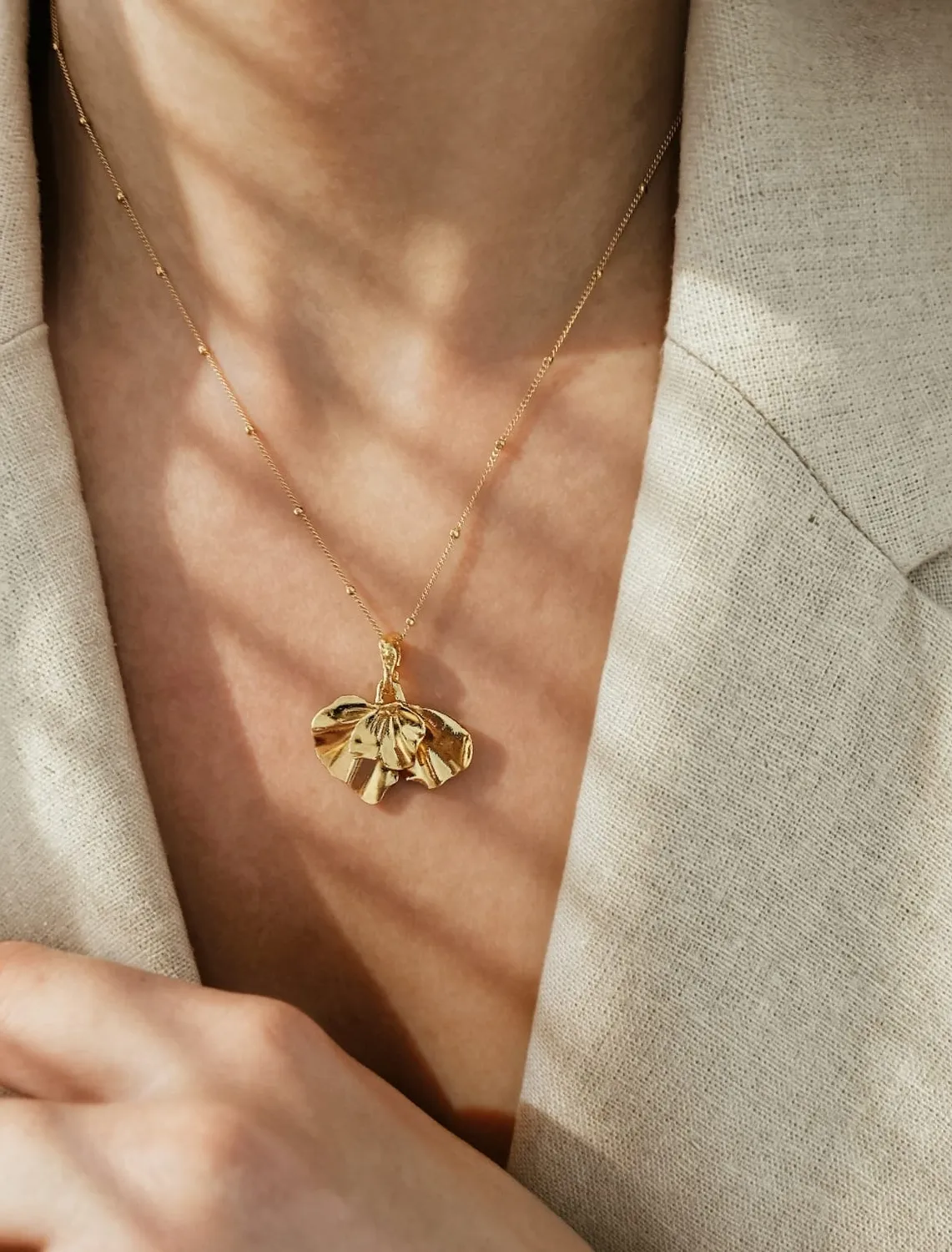 Elise Tsikis Halki collier fleur doré 45 cm