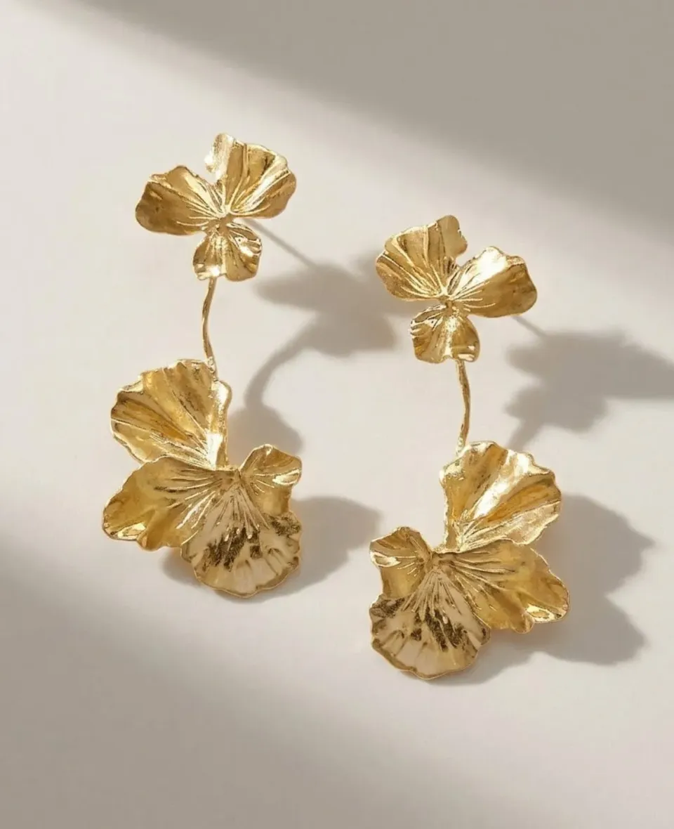 Elise Tsikis Némésis Naïada boucles d’oreilles doré floral 8 cm