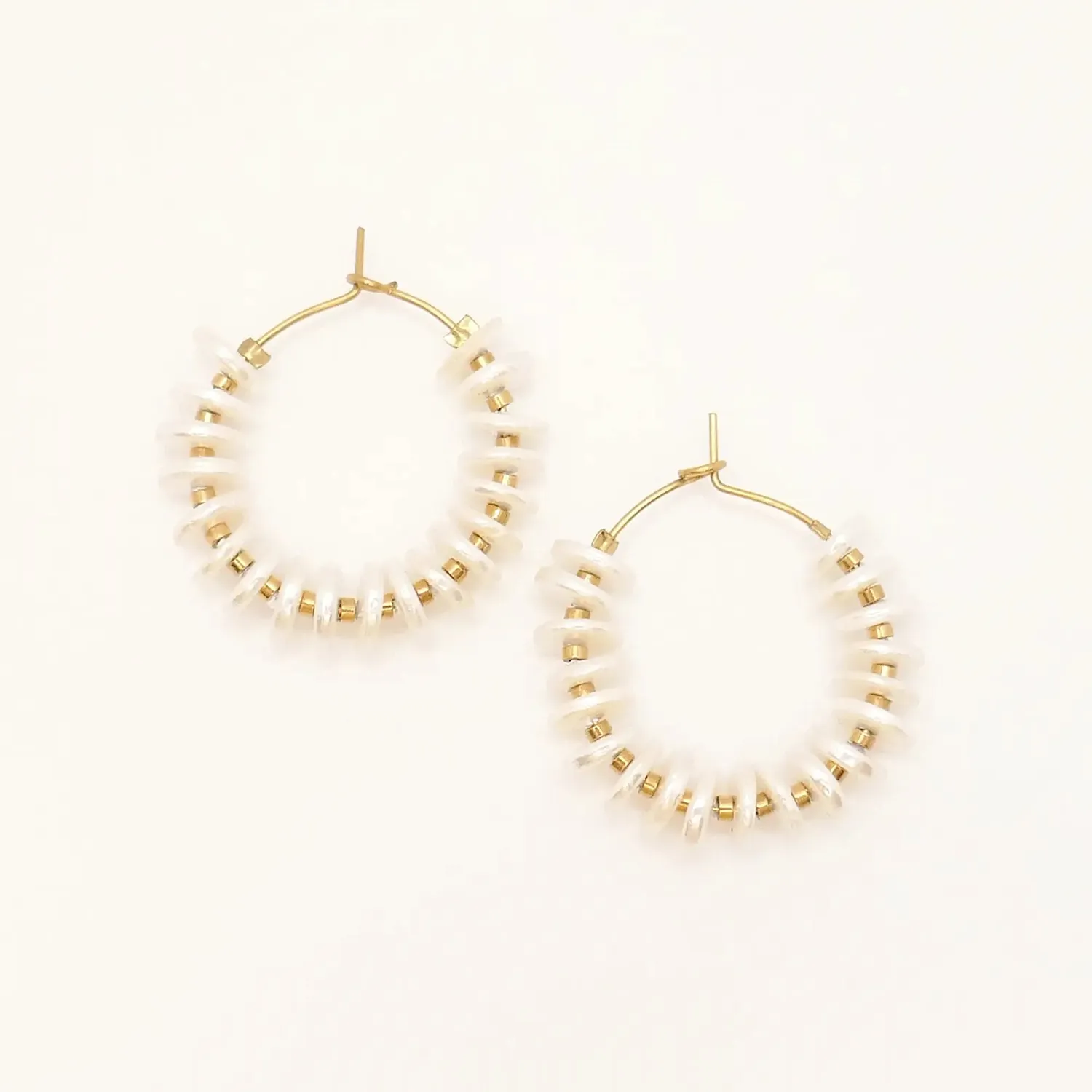 Cloralys Irisé boucles d'oreilles créoles heishi