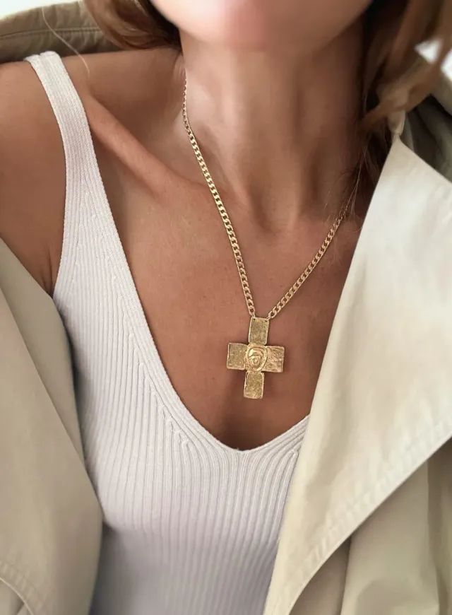 Elise Tsikis Tomboy Delphes collier croix or jaune