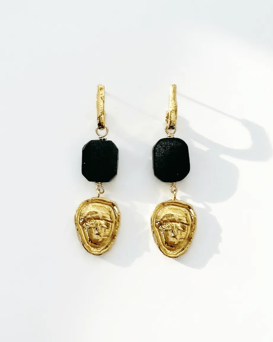 Elise Tsikis Arca boucles pendantes onyx noir doré